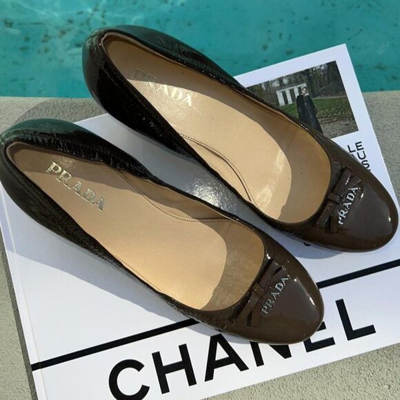PRADA Brown Patent Leather Bow Block Heel Pumps Size IT37 - Picture 13 of 13